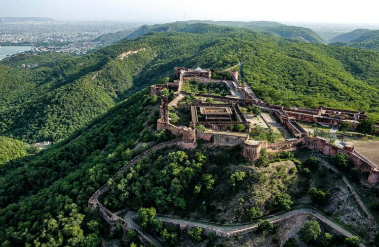9 Best Places Near Delhi To Visit With Your Family